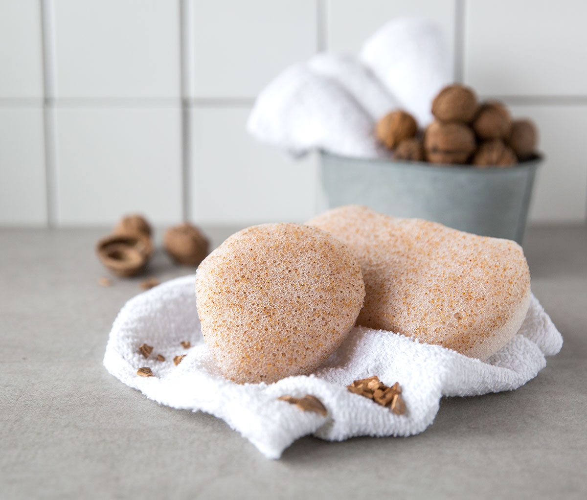 Organic Konjac Svamp Body - Valnøttskall/Pure - Bilde 5